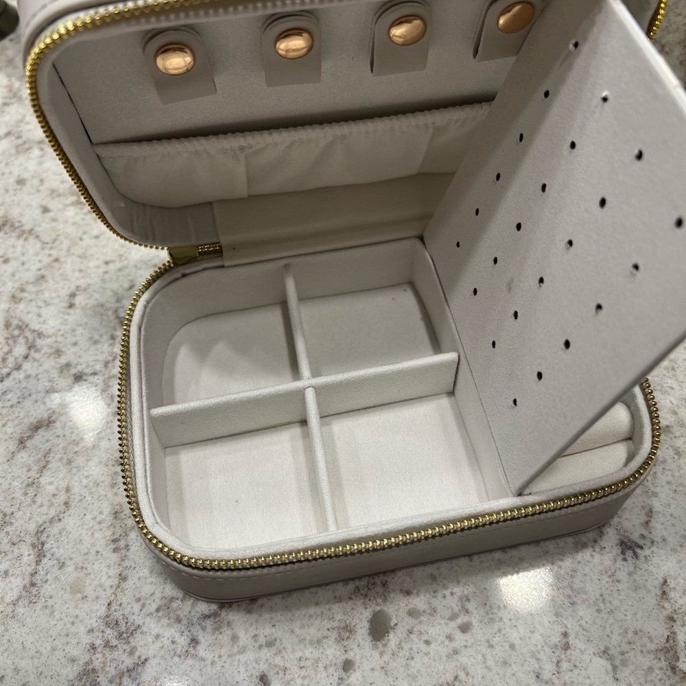 Large Accessory Organizer - Picture 6 of 7